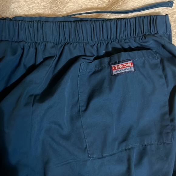 Cherokee Workwear Scrub set: Size Large in dark blue color - Picture 6 of 6